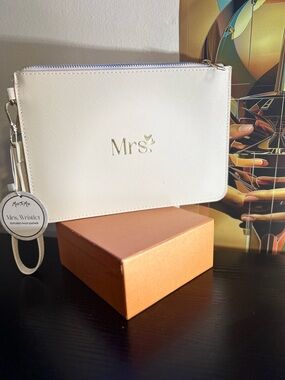 “Mrs.” White NEW Faux Leather Wristlet with Gold Logo~NWTs